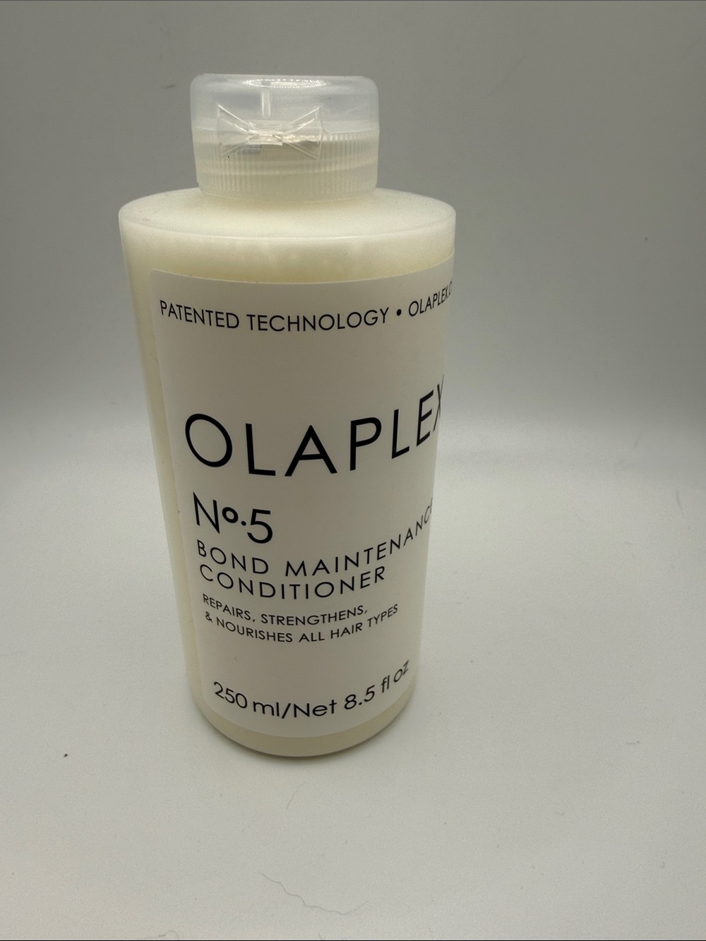 OLAPLEX No.5 Bond Maintenance Conditioner - Cream & Black